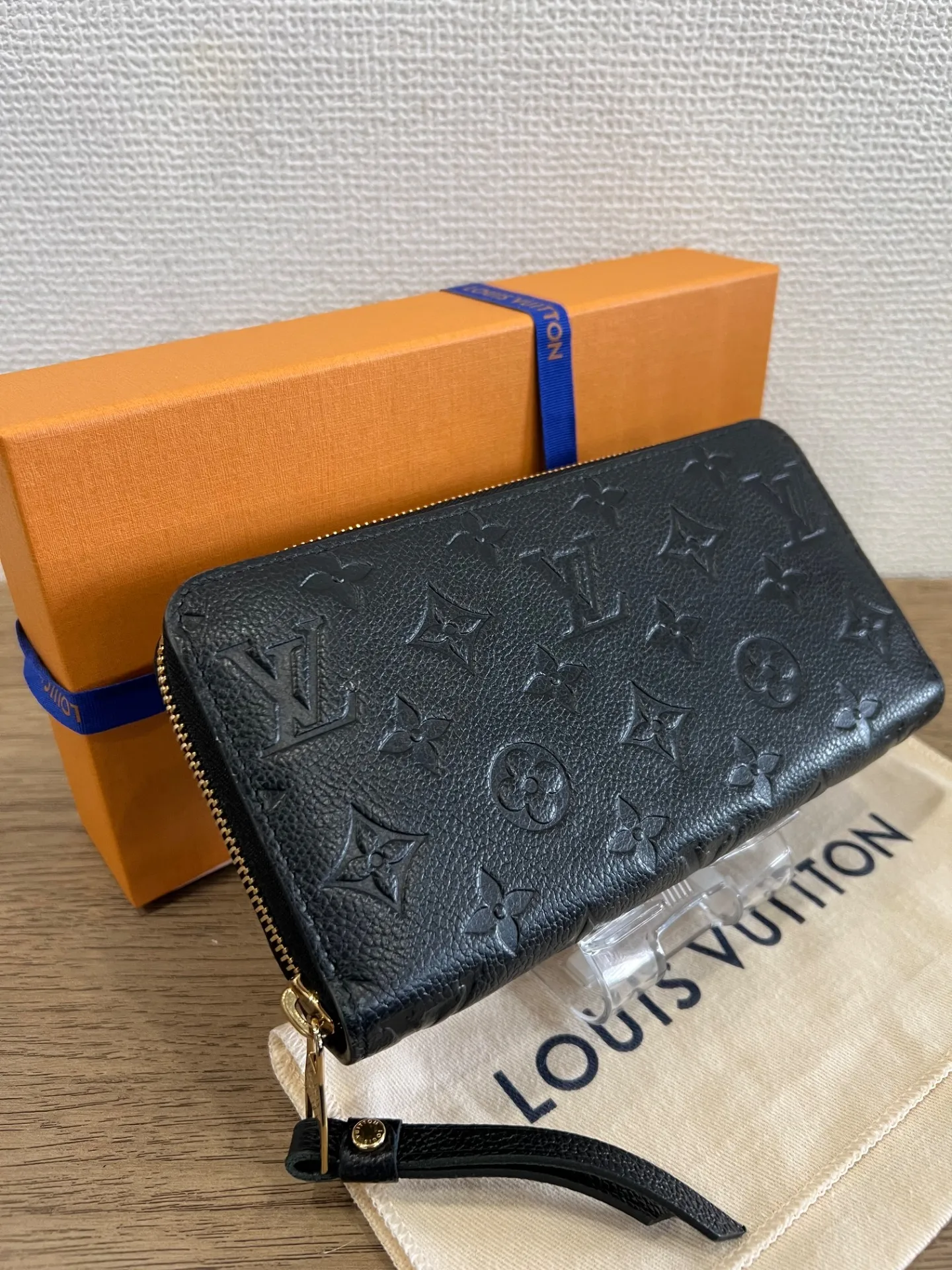 ルイ・ヴィトン「ジッピーウォレット(黒)」をお買取しました