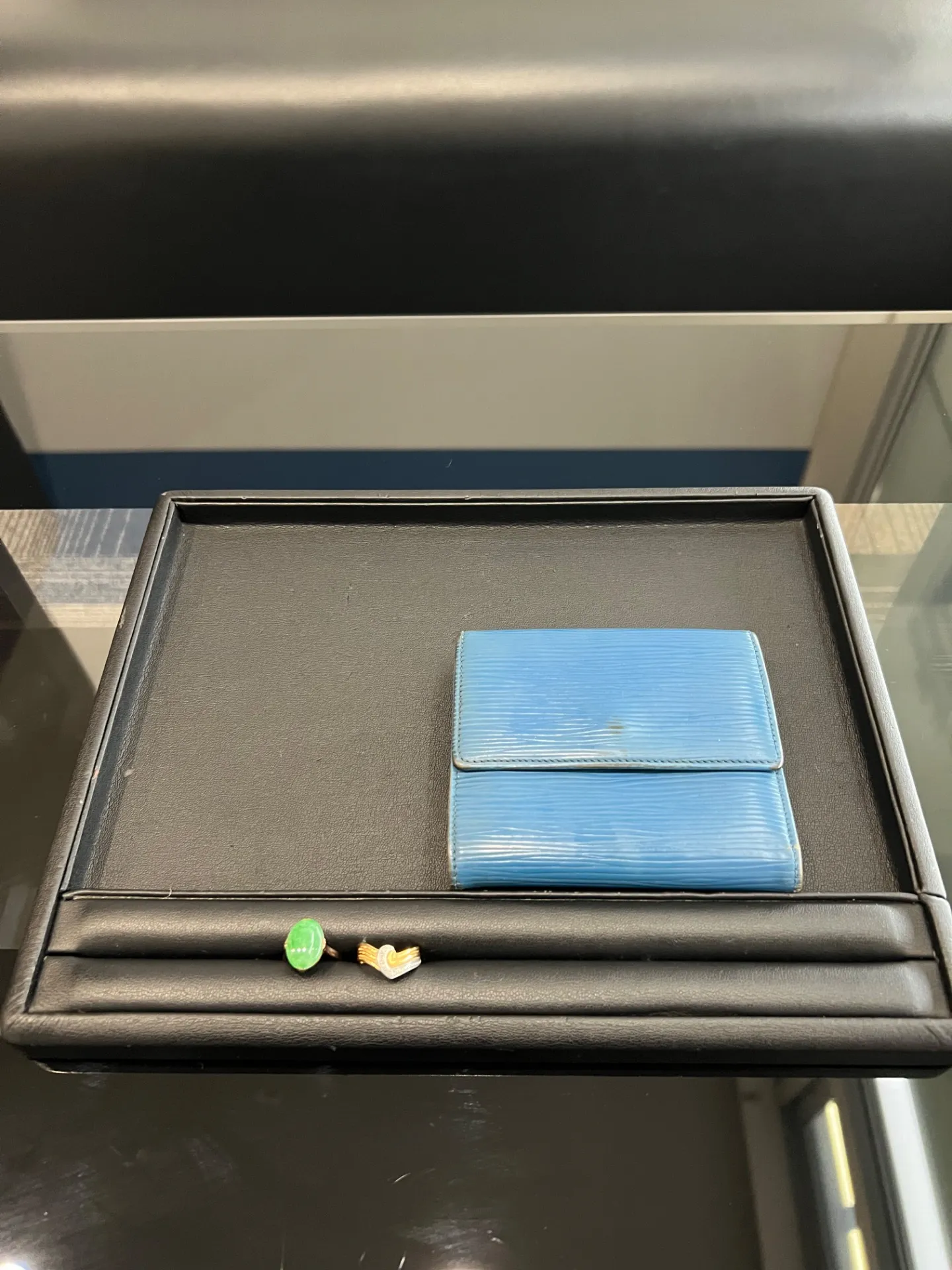 翡翠リング・コンビダイヤリングとルイ・ヴィトンのお財布をお買取いたしました