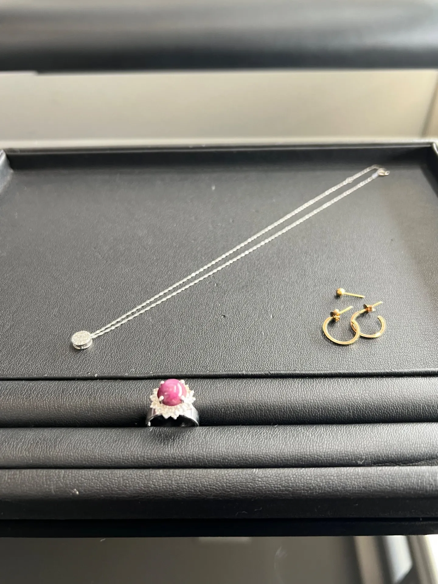 リングやネックレスなどのアクセサリーをお買取いたしました