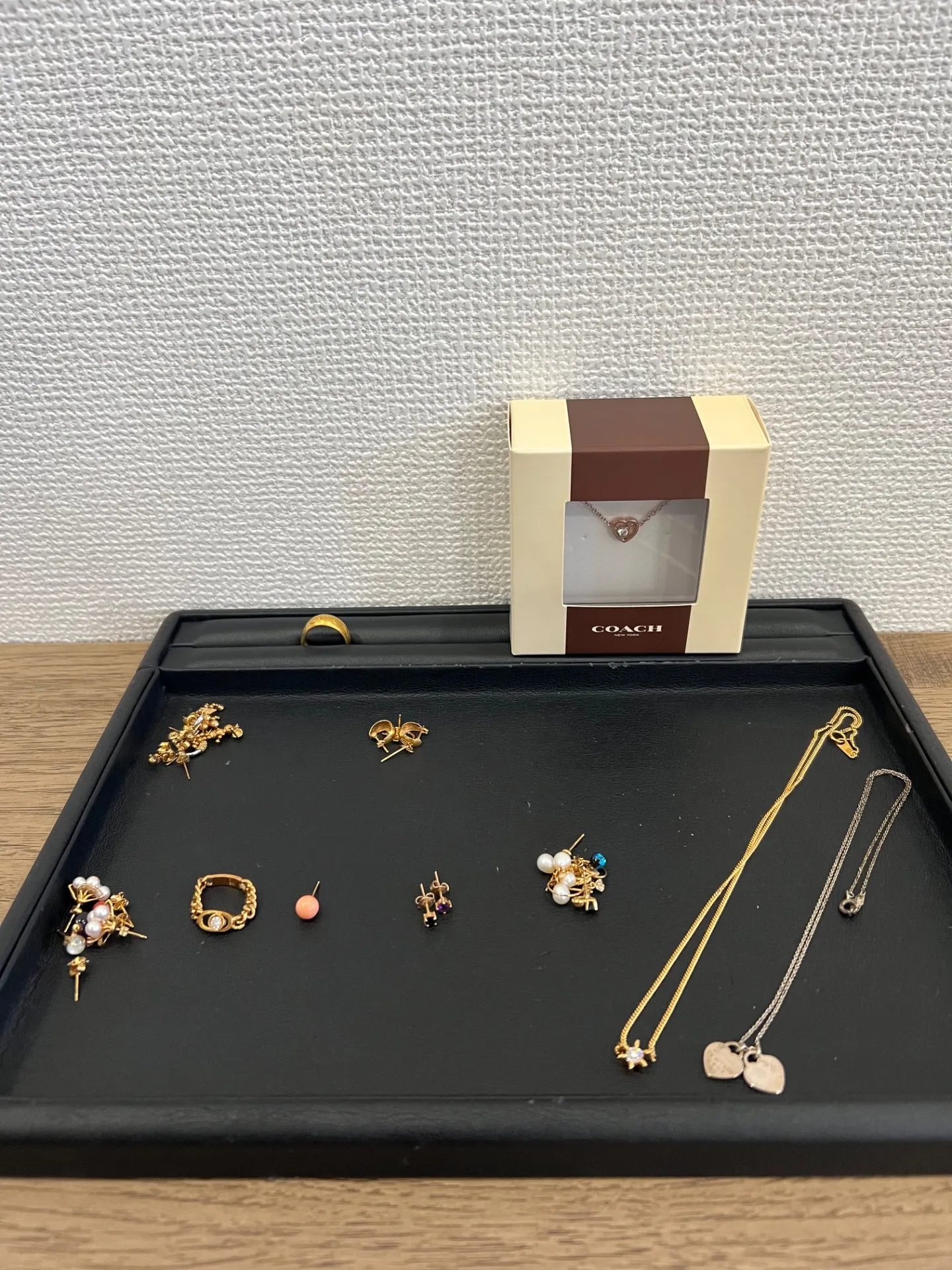 ティファニー・コーチのアクセサリーやテレフォンカードをお買取いたしました