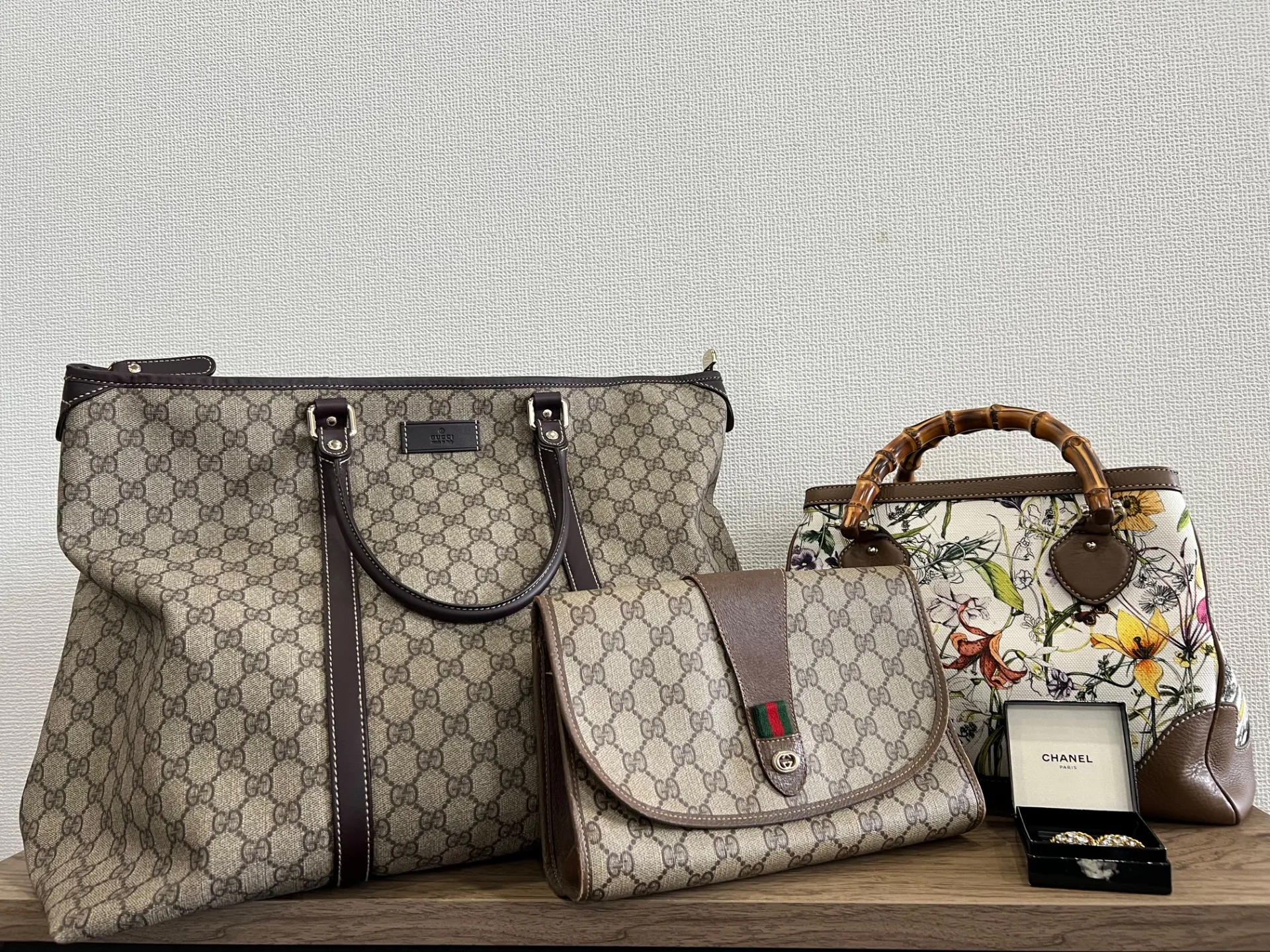 グッチのバッグ3点とシャネルのイヤリングをお買取いたしました